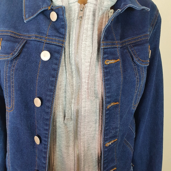 NWT Crossroads denim jacket Blue Size 12 with hoodie (detachable) - Picture 5 of 8